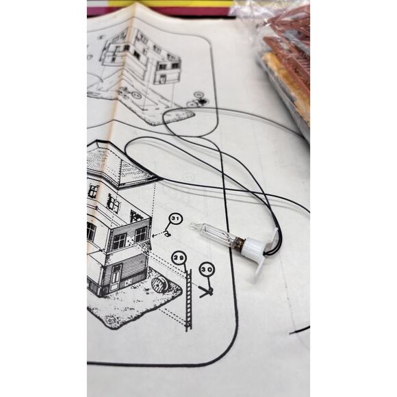 AHM Kit Interlocking Tower Building HO Scale Train Layout #15602 Lighted - Picture 10 of 16